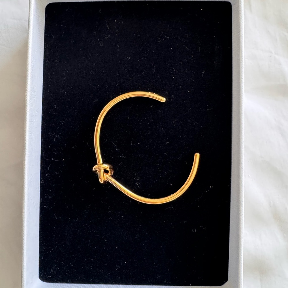 Celine Extra-Thin Knot Bracelet - Picture 5 of 11